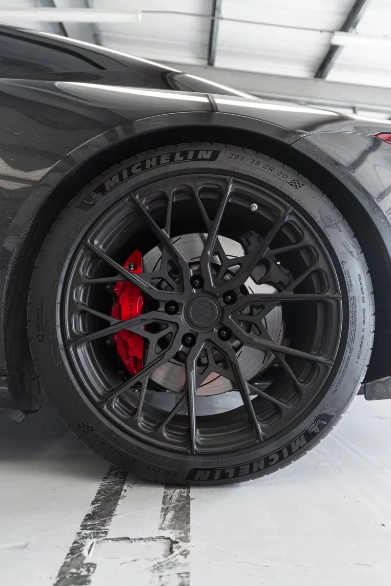 Commercial and heavy-duty tyres